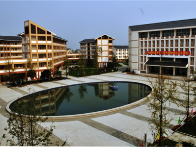 都江堰市职业中学招生简章，都江堰职业中学招生办电话？