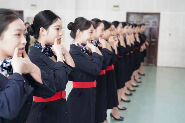 女生初中毕业学航空好不好啊?