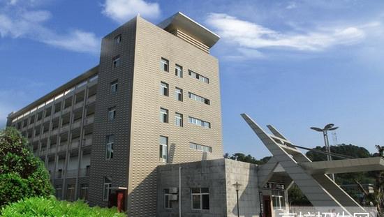 四川省服装艺术学校面积