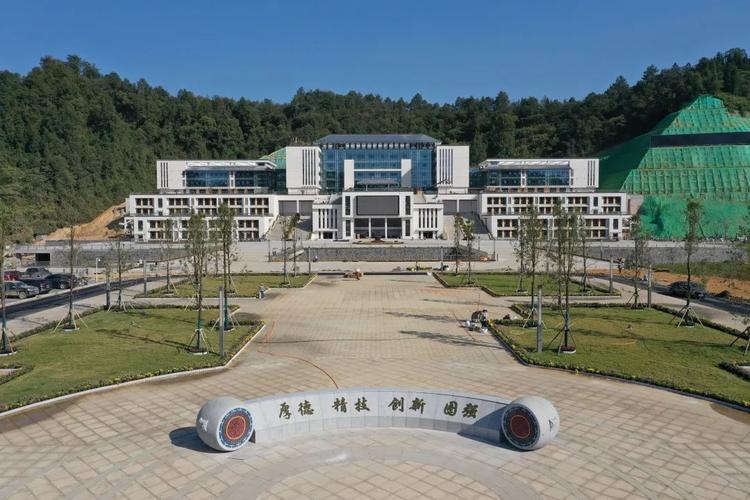 吉首市民族幼儿师范学校是大专吗