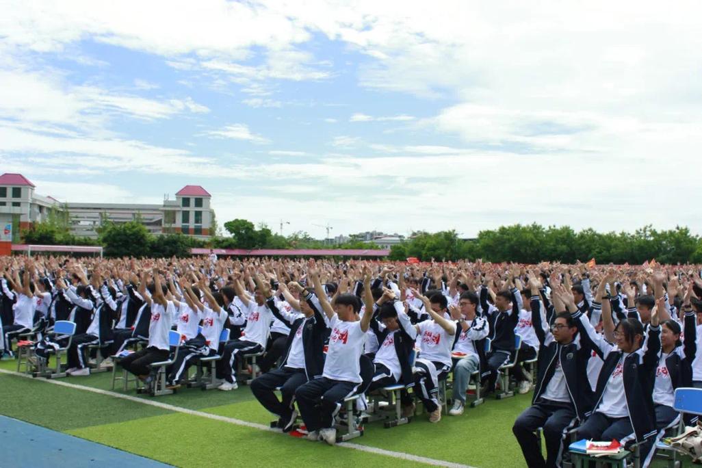仁寿新科高级中学报名费是6800,包含了什么
