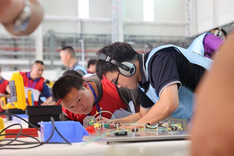 学维修飞机需要上什么专业上什么学校