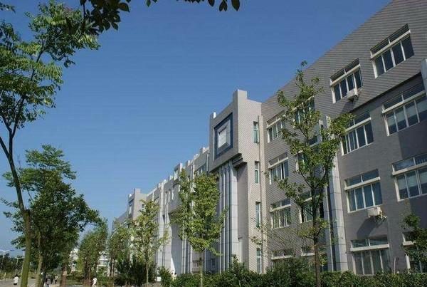 成都华夏旅游商务学校怎么样