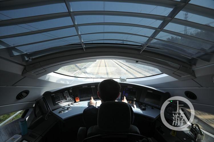 成都翔飞航空职业技术学校在万州的招生地点?