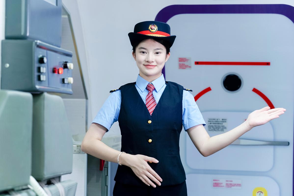 高铁乘务员报什么专业