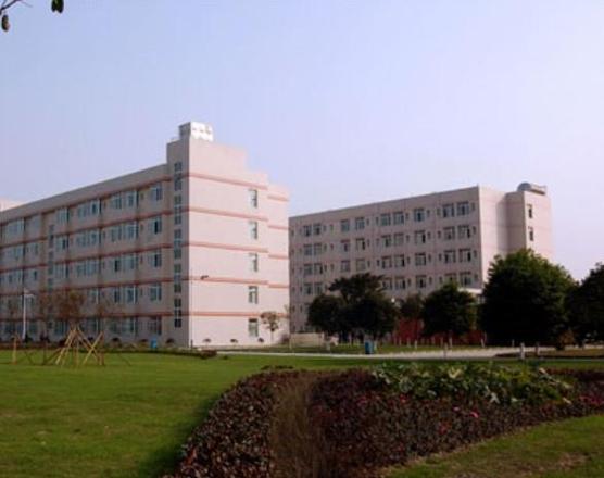 四川矿产机电学院公办还是民营