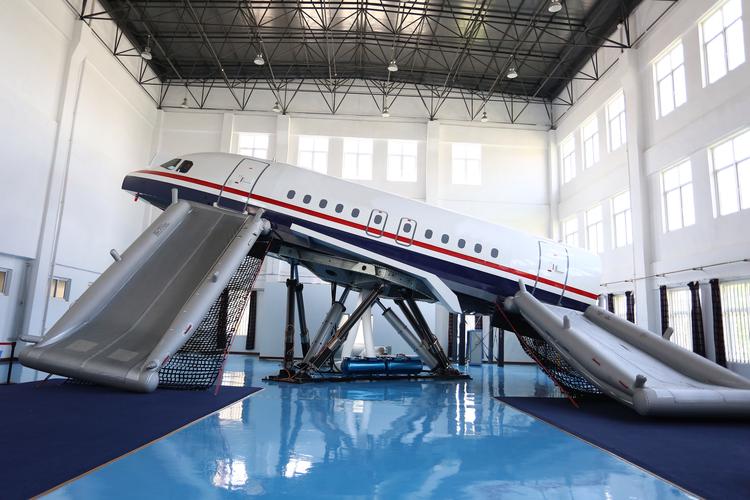 成都航空旅游职业学校是高中还是大学,顺便介绍一下