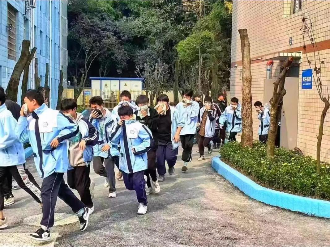 成都新运高铁职业技术学校学费