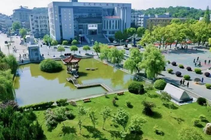湖南国防工业职业技术学院是公办还是民办大学?
