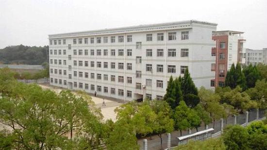 永州六中综合职业中专需要住校吗