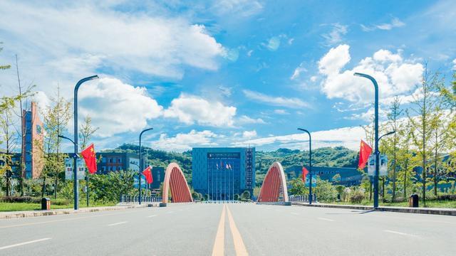 四川科技技术学院如何