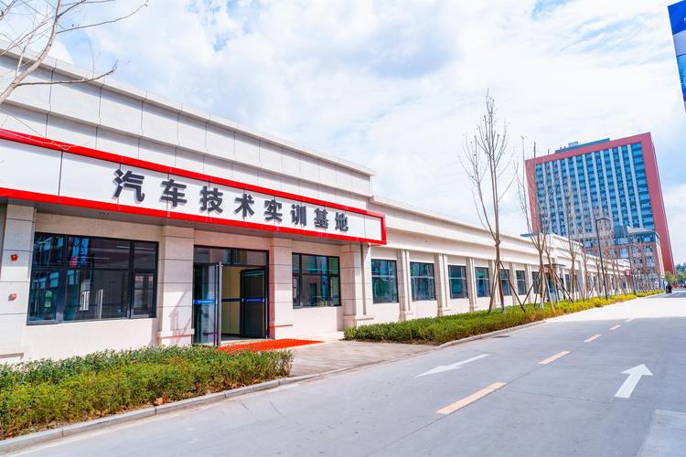 成都有哪些汽修专业的好学校?