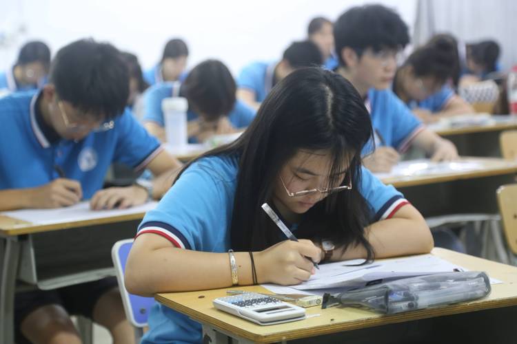 ...我现在要上甘肃省秦安县职业中等专业学校里的高考班,请问2014年的新...