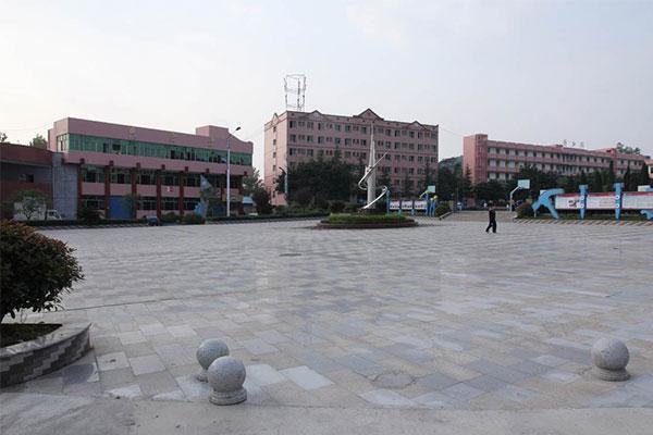 四川省遂宁市安居职业高级中学校的生活环境怎么样