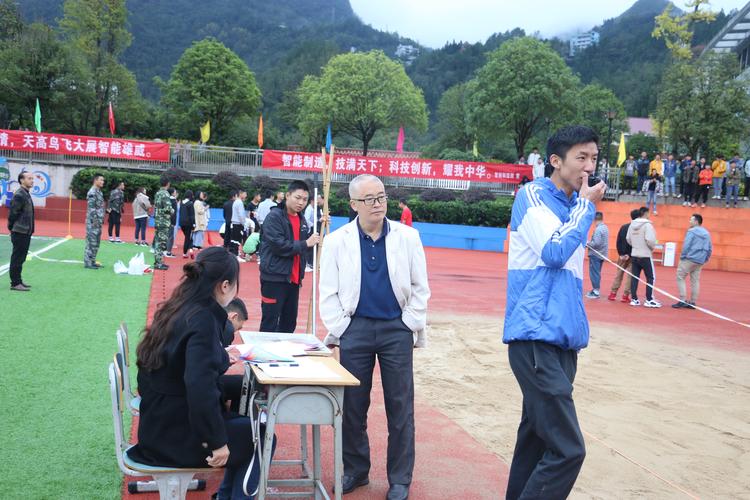 仪陇县天坤职业高中是否要收手机?