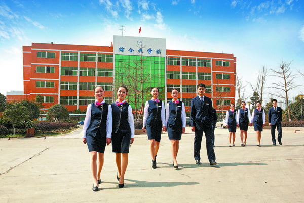 成都航空旅游学校好还是成都东星航空学校好