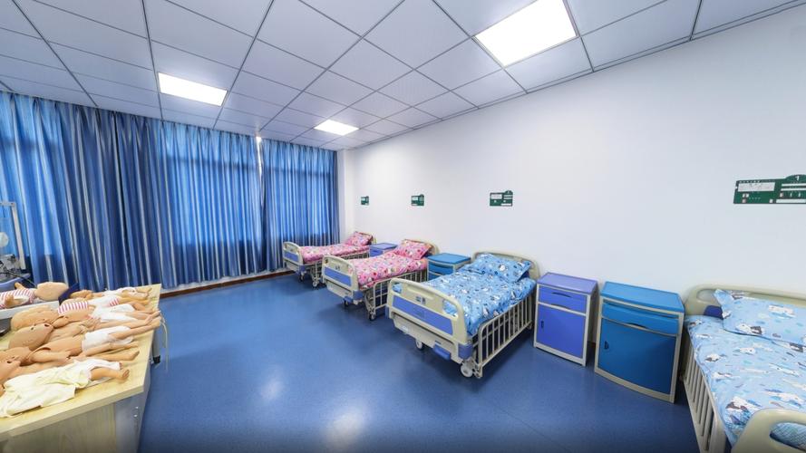 成都成医一附院护士学校有助产专业吗?