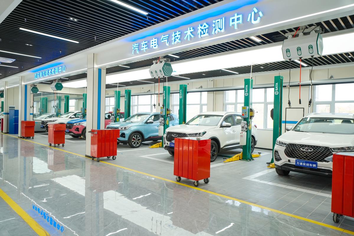 我想学汽修不知道去哪?谁给我说个好的技校
