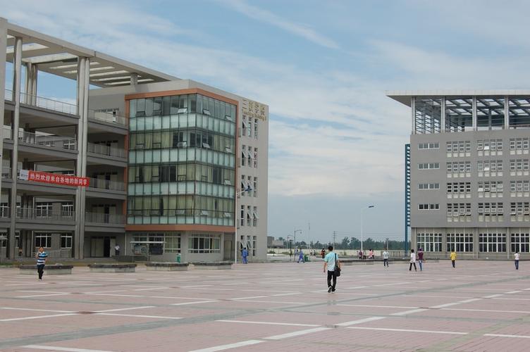 成都市高级技工学校的设施