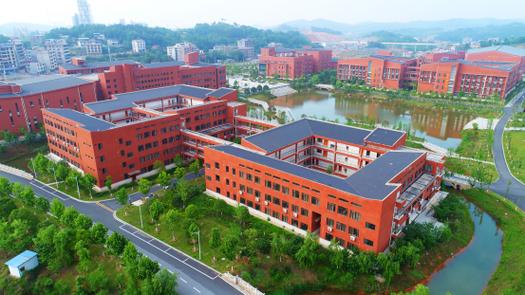 湘南幼儿师范高等专科学校离市中心远吗