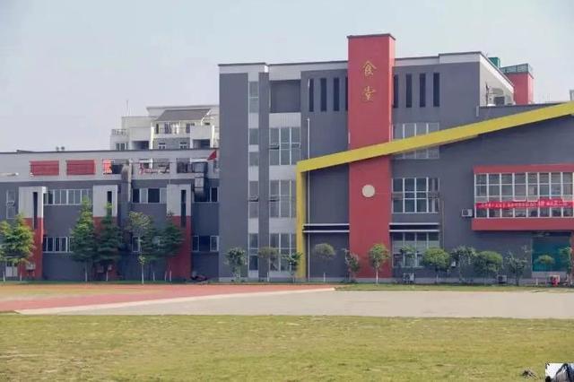 四川育英医养科技技术学校怎么样,娃儿想去报名?