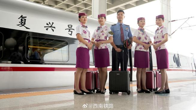 成都高铁乘务专业工资高吗
