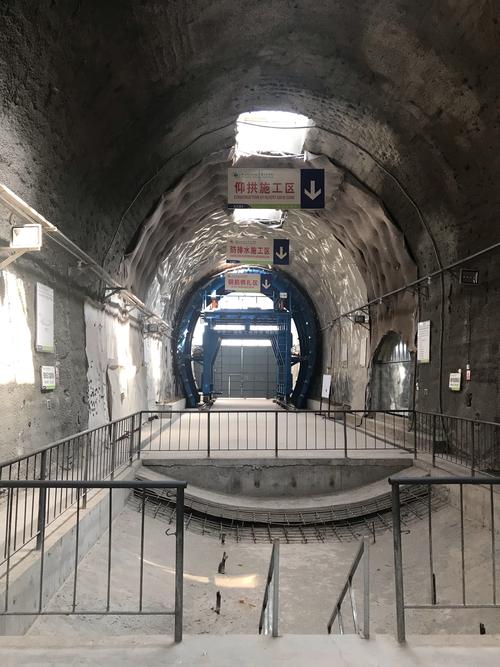 郫县铁路工程学院的具体位置是?
