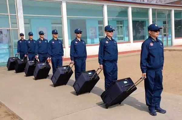 航空公司的地勤和地面服务员有什么区别?