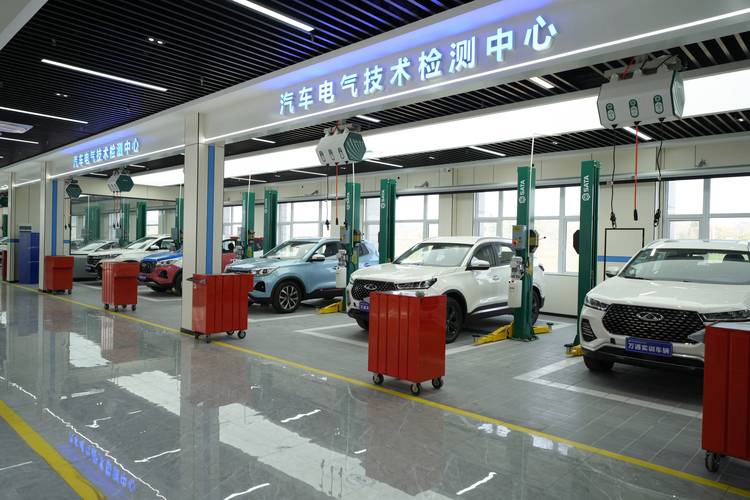 成都汽车职业技术学校教室有不有空调