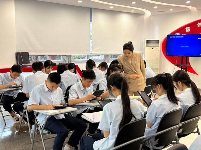 成都财贸职高免学费?要签就业协议吗?
